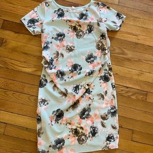 Short sleeve maternity dress.